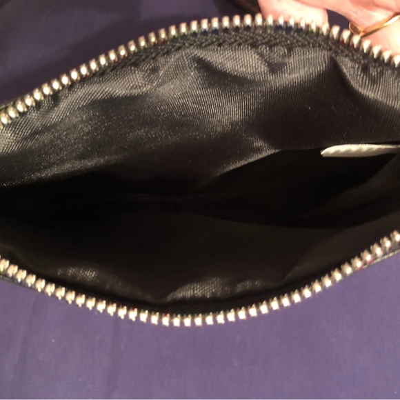 Hard Rock Cafe Black Multicolor Wristlet - Picture 5 of 8